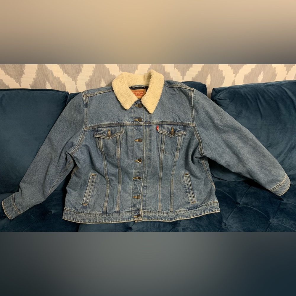Levi’s Plus Size Denim Sherling Trimmed Trucker Jacket!